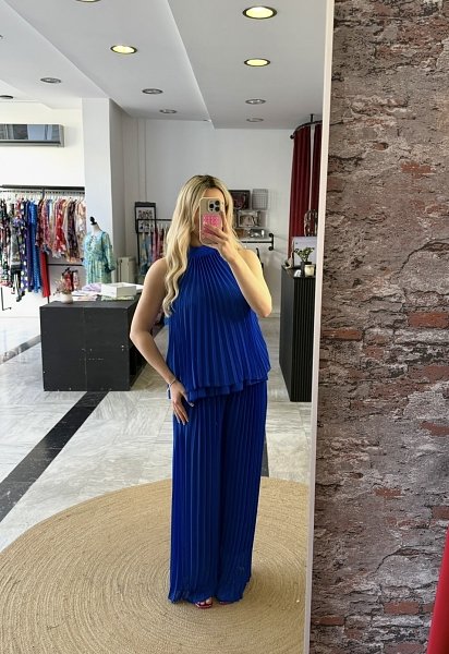 Scarlett set blue