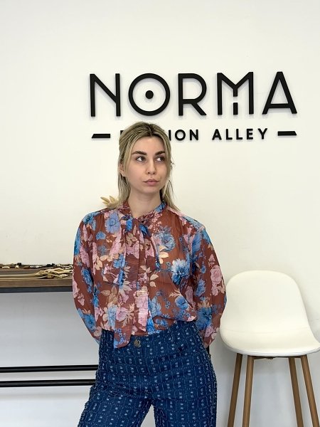 Brown blossom shirt
