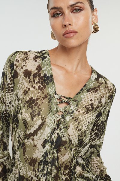 Estelle shirt olive snake