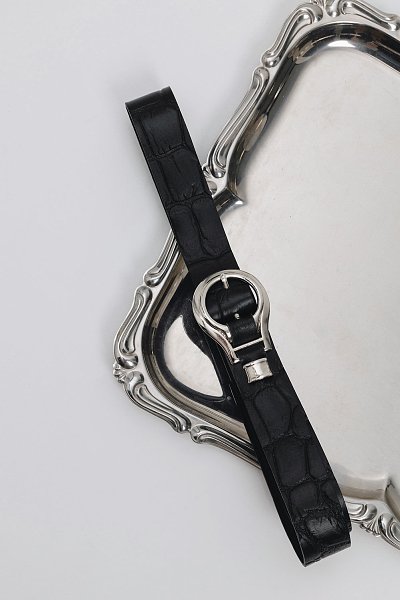 Middle of the road leather belt